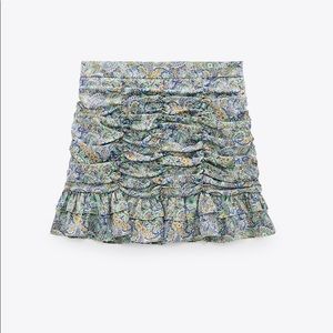 NWOT. Adorable Zara skirt that doesn’t fit me 😭